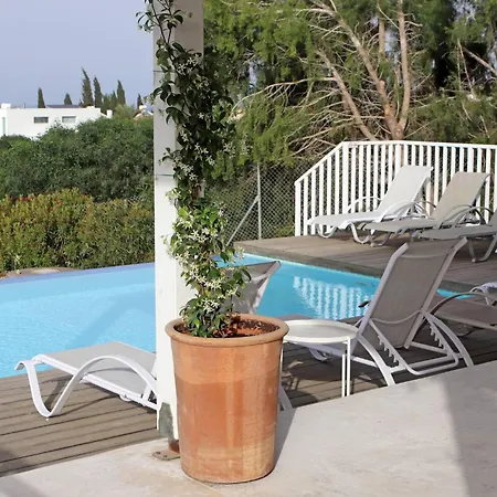 Villa Modern 4-bedroom With A Private Pool Paralimni