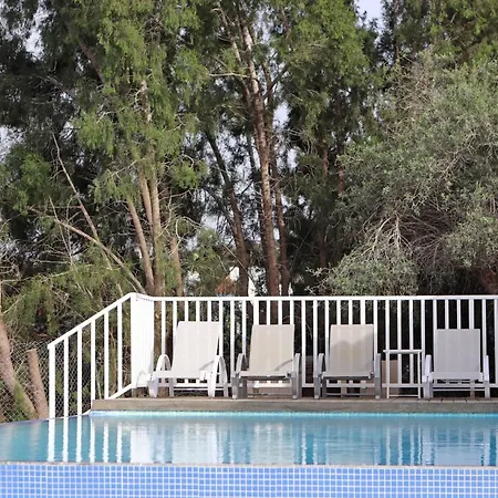Modern 4-bedroom With A Private Pool *