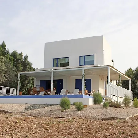 Villa Modern 4-bedroom With A Private Pool Paralimni