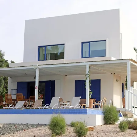 Modern 4-bedroom With A Private Pool * Paralimni